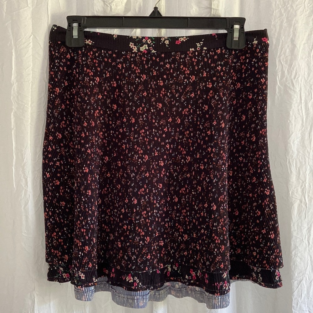 Urban Outfitters Floral layered short skirt, size medium